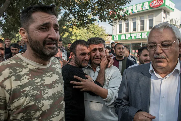 Son dakika: Azerbaycan'da cenazeler Ermeni saldırısı ihtimaline karşı gece defnedildi - 2