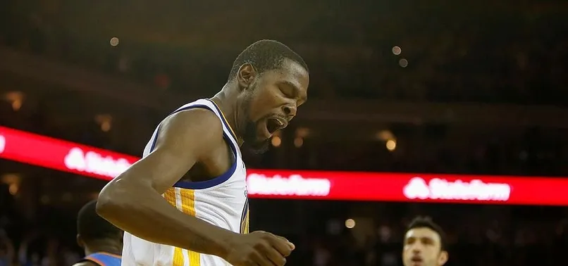 Kevin Durant eski takımını yıktı