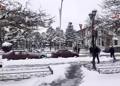 Erzincan güne karla uyandı