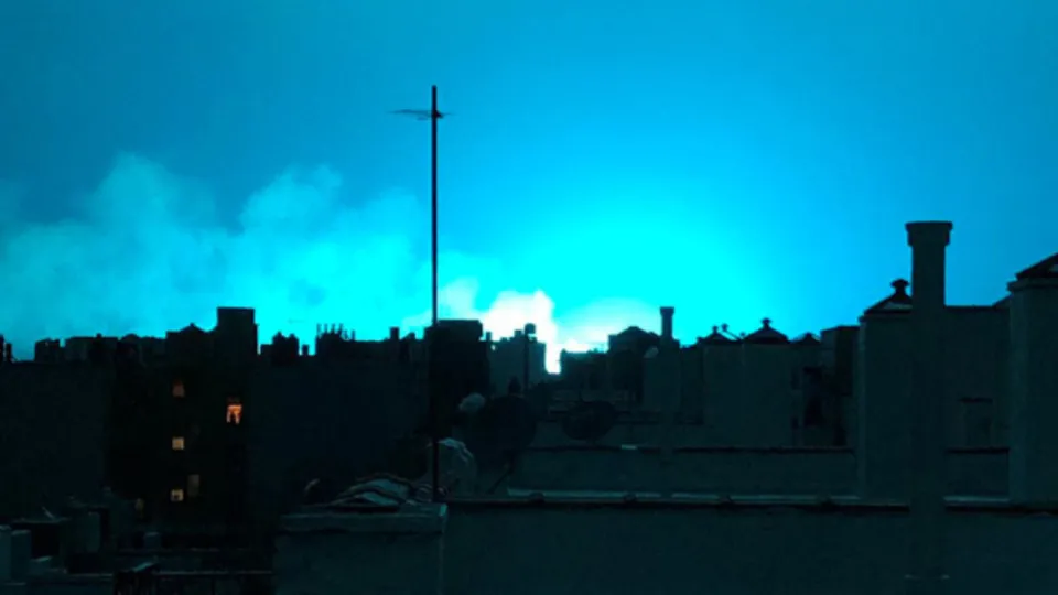 New York'ta mavi ışık paniği! Sebebi belli oldu