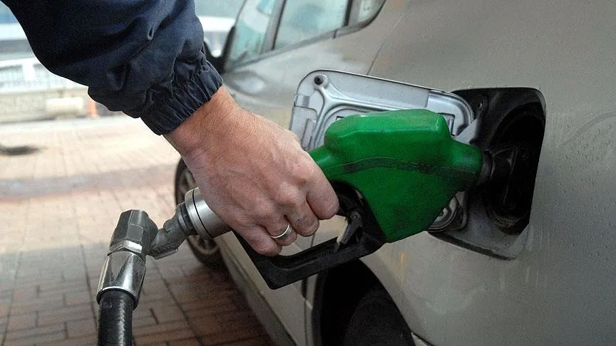 Motorine b&uuml;y&uuml;k indirim! 20 liranın altına inecek! Benzin ve mazot g&uuml;ncel  litre fiyatı ne kadar? 16 Mart 2023