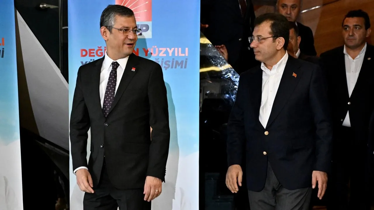 CHP'de dinmeyen adaylık krizi! İmamoğlu ile Özel arasında savaş var! Aday belirleme toplantısı bir kez daha ertelendi...
