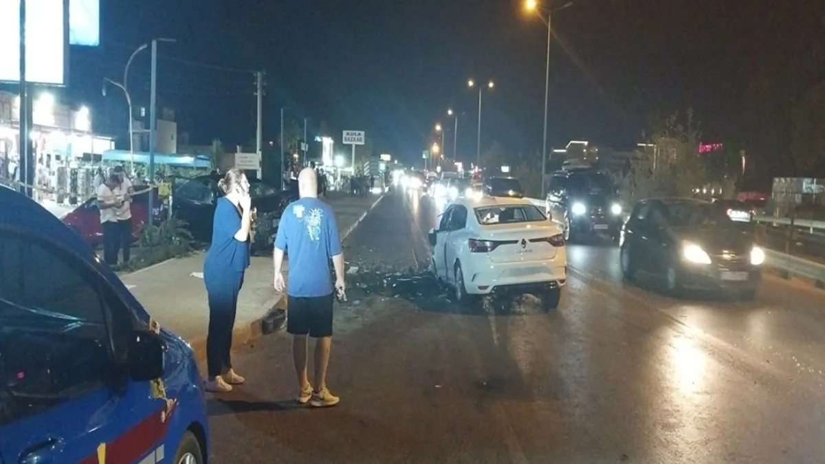 Manavgat'ta katliam gibi kaza! Önce yayaya sonra otomobile çarptı: 2 ölü 2 yaralı