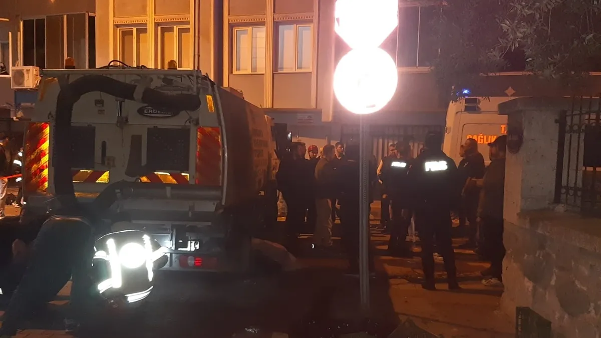 Bursa'da geri yapan çöp kamyonu 1 kişiyi ezdi