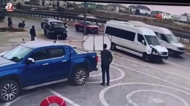 Antalya’da 3 araçlı zincirleme kazada yara almayan sürücüler arasındaki kavgayı vatandaşlar ayırdı