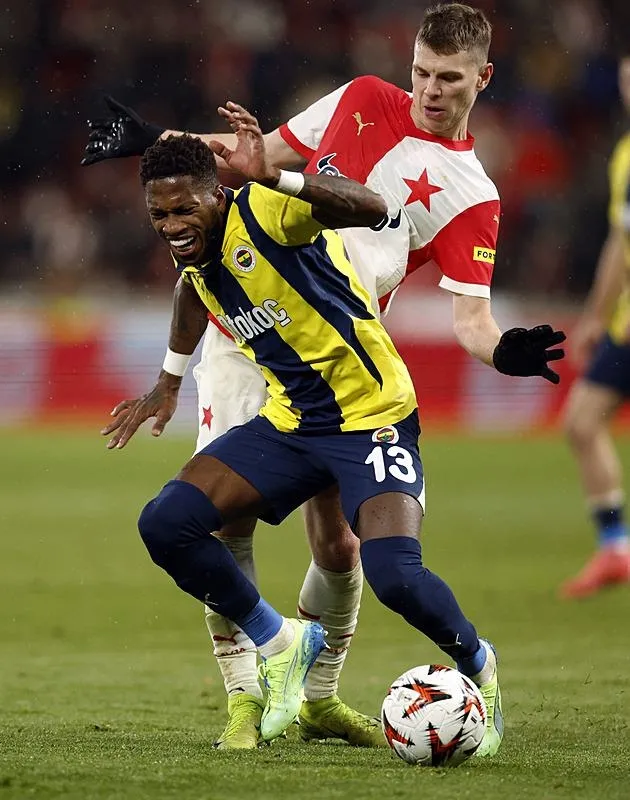 Tebrikler Kanarya! Fenerbahçe Slavia Prag ’ı 2-1 devirdi