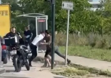 Trafik durdu yumruklar havada uçuştu
