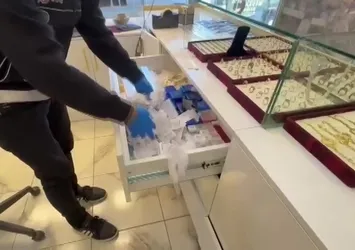 Kuyumcu süsü verip tefecilik yaptılar