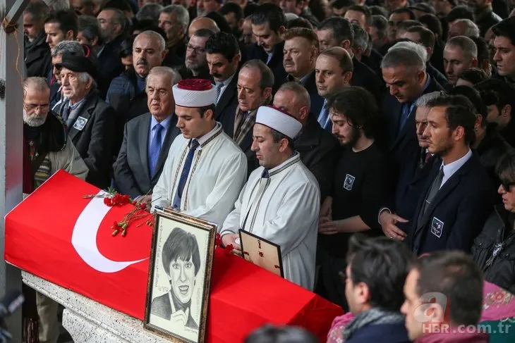 Ayşen Gruda'nın cenazesinden gözler Şener Şen'i aramıştı! Usta sanatçının o görüntüleri ortaya çıktı