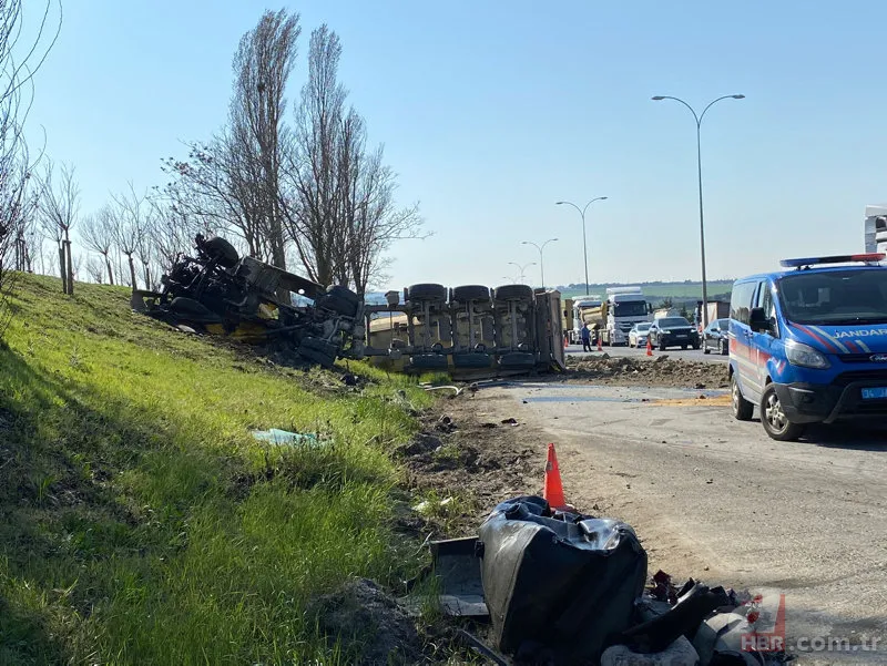 SON DAKİKA | TEM'de can pazarı! Hafriyat kamyonu araçları biçti: 6 ölü, 3 yaralı! İşte kaza anı 3