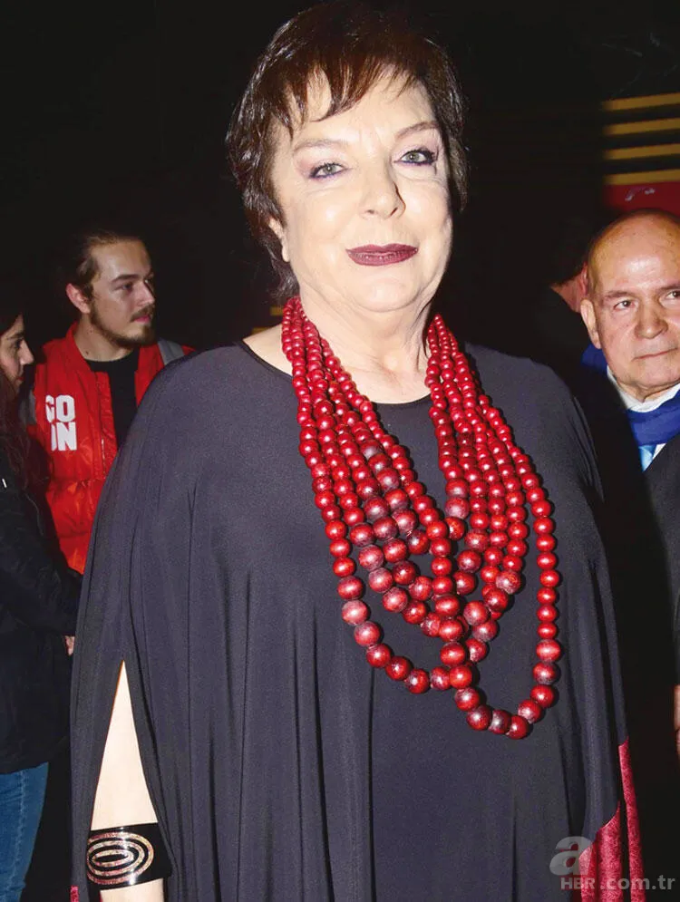 Ceren Özdemir'in görüntüleri ünlüleri ayaklandırdı: O bakışı biz de biliyoruz 5