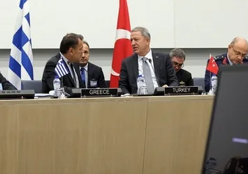 Bakan Akar Yunan mevkidaşı ile telefonda görüştü