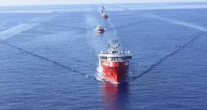 Oruç Reis Süveyş Kanalı’nı geçti