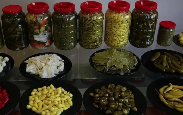 usta-tursucularin-sirri-kavanoza-1-tane-ekleyin-asla-bozulmayacak-1712305241160.jpg Usta turşucuların sırrı! Kavanoza 1 tane ekleyin, asla bozulmayacak... - 2