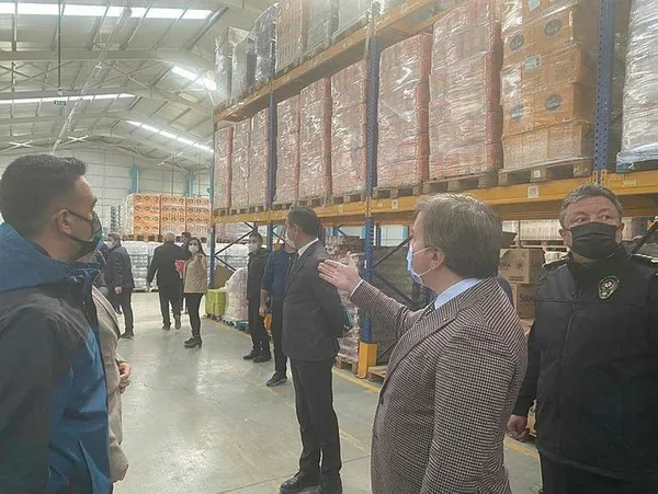 Aksaray Valisi stokçulara baskın yaptı! Market rafında olmayan ayçiçek yağı depodan çıktı - 7