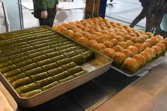 Merdiven altı üretilen tatlılarda bezelye, soya fasulyesi ve yer fıstığı oyunu - 4