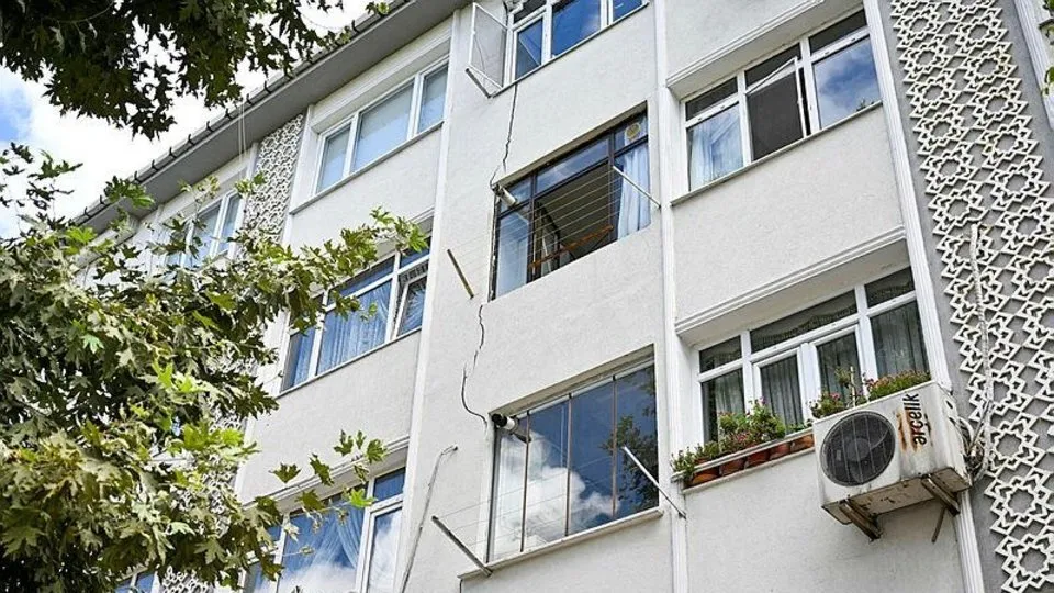 İstanbul Güngören’de büyük panik! Bina sakinleri kendilerini dışarı zor attı