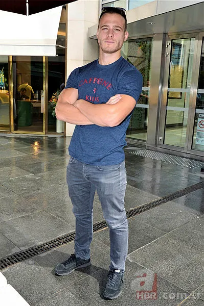 Kerem Bursin kimdir, kaç yaşında, nereli? O Ses Türkiye 2021 yılbaşı konuğu Kerem Bursin hangi dizilerde oynadı? 8