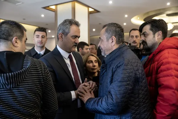 okullar-ne-zaman-acilacak-milli-egitim-bakani-mahmut-ozer-bir-karar-daha-aldik-diyerek-duyurdu-1676806827079.jpg Okullar ne zaman açılacak? Milli Eğitim Bakanı Mahmut Özer ‘Bir karar daha aldık’ diyerek duyurdu - 1