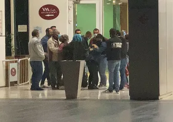 Muayene sırası beklerken çocuklarının yanında öldürüldü! Katil koca yakalandı