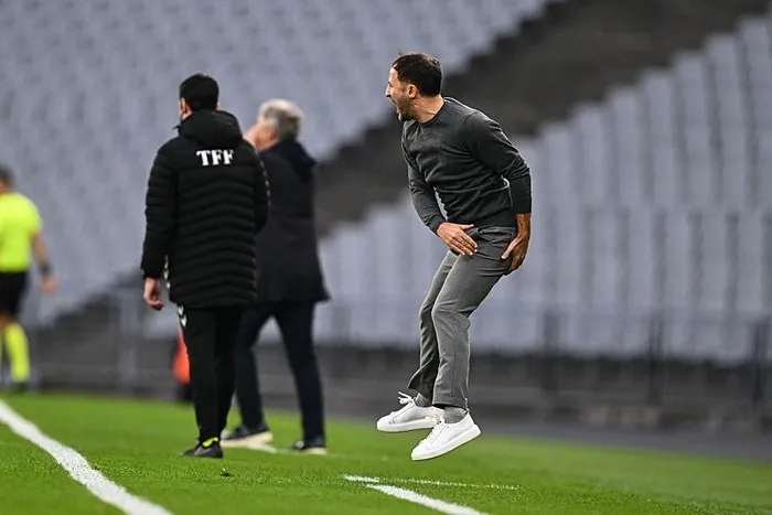 tedescodan-oyuncularina-ovgu-gordugumuz-fenerbahceden-cok-mutluyum-1766252296468.jpeg Fenerbahçe Teknik Direktörü Domenico Tedesco (AA)