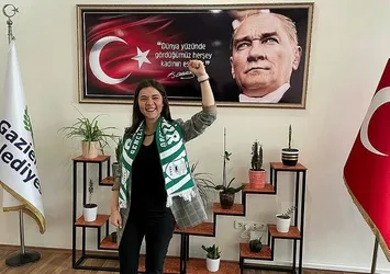 CHP'li İzel Zenginobuz'dan pişkin itiraf: 2010'da aldığım sorularla full çektim