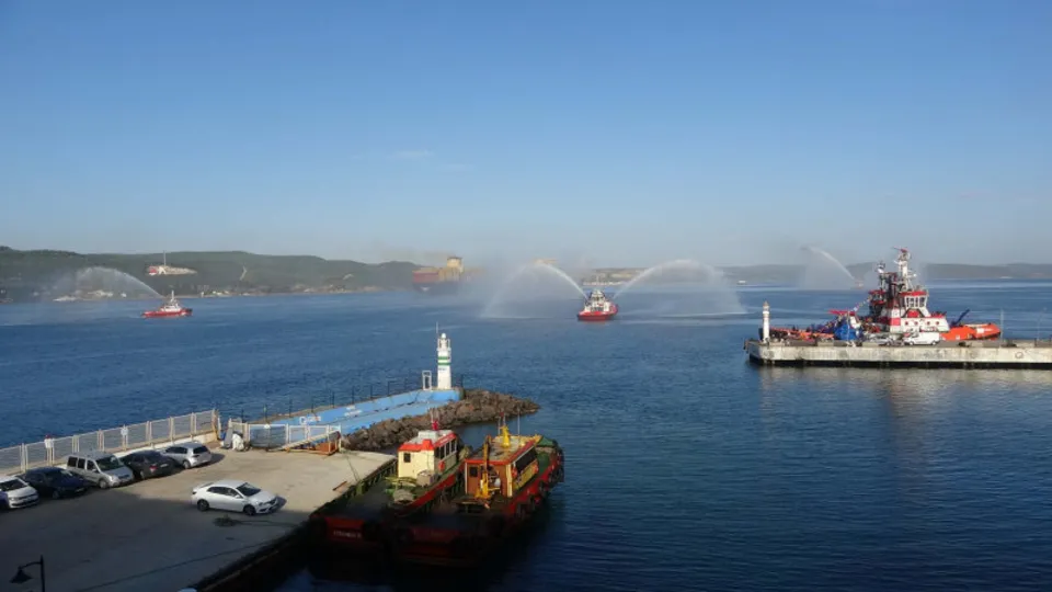 Dünyanın en büyüklerinden! Çanakkale Boğazı'ndan geçti