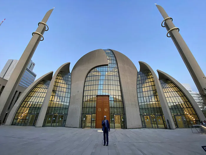 Almanya'nın Köln kentinde ilk kez hoparlörden ezan okundu - 2