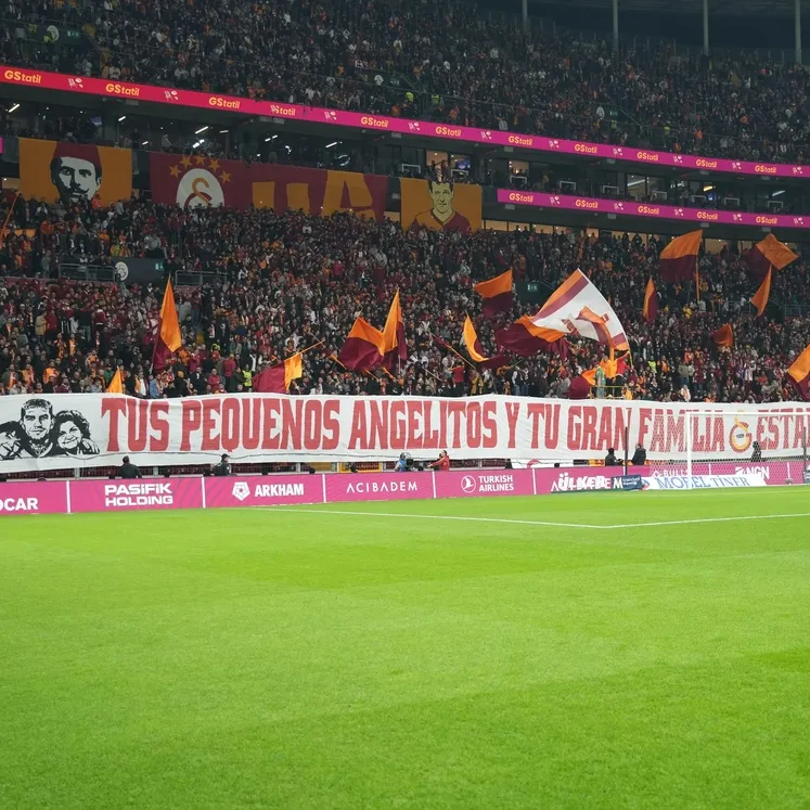 Taraftarlardan Torreira’ya özel jest