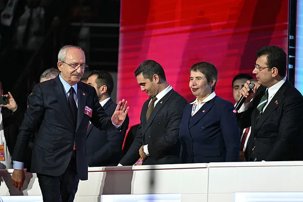 1699539766473.jpg Koltuk değişti kavga bitmedi! Kılıçdaroğlu'nun Ekrem İmamoğlu planı devrede! Kod adı: Bitirme operasyonu - 3