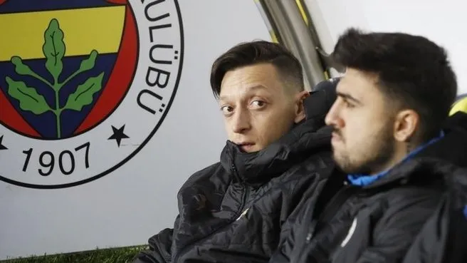 Fenerbahçe'de Mesut Özil ile Ozan Tufan kadro dışı bırakıldı!