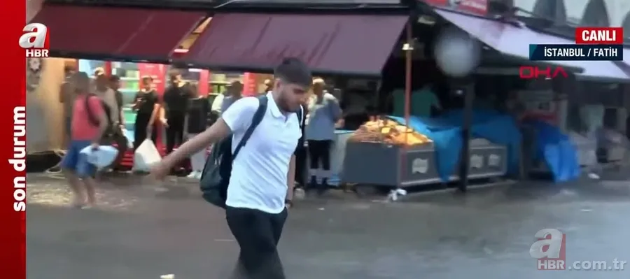 İstanbul'u sağanak vurdu! Yollar göle döndü, araçlar sulara gömüldü | Eminönü'nde dükkanları su bastı | Beykoz'da istinat duvarı çöktü 7