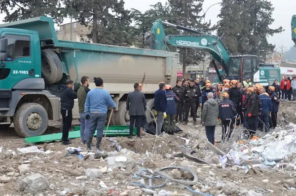 Kahramanmaraş’taki depremin 49’uncu gününde enkazdan bir kadın cesedi çıkartıldı