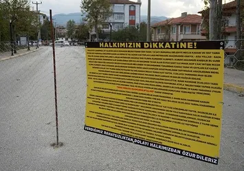 Tabelayı gören geri dönüyor! Belediyeyle anlaşamadı yolu kapattı