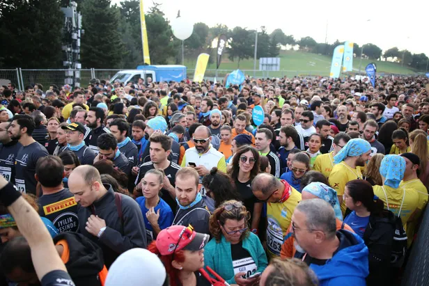istanbul-maratonu-saatleri-45-istanbul-maratonu-ne-zaman-bitecek-5-kasim-2023-yuzyilin-kosusu-guzergahi-nedir-1699165698630.jpg