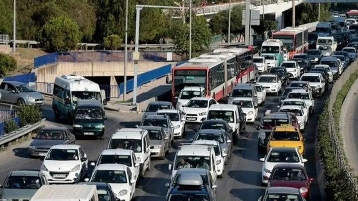 1791358070387.jpg İzmir'de 25 yıllık siyasi dönem değişiyor: Kronikleşen sorunlar için hizmet beklentisi zirvede - 3