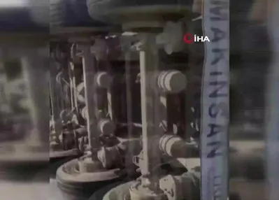 Pancar yüklü kamyon devrildi