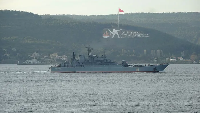 Rus Donanmasına ait "Caesar Kunikov" gemisi Çanakkale Boğazı'ndan geçti - 1