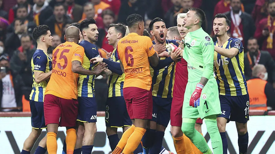 Galatasaray'a ağır derbi faturası! İşte bekleyen cezalar