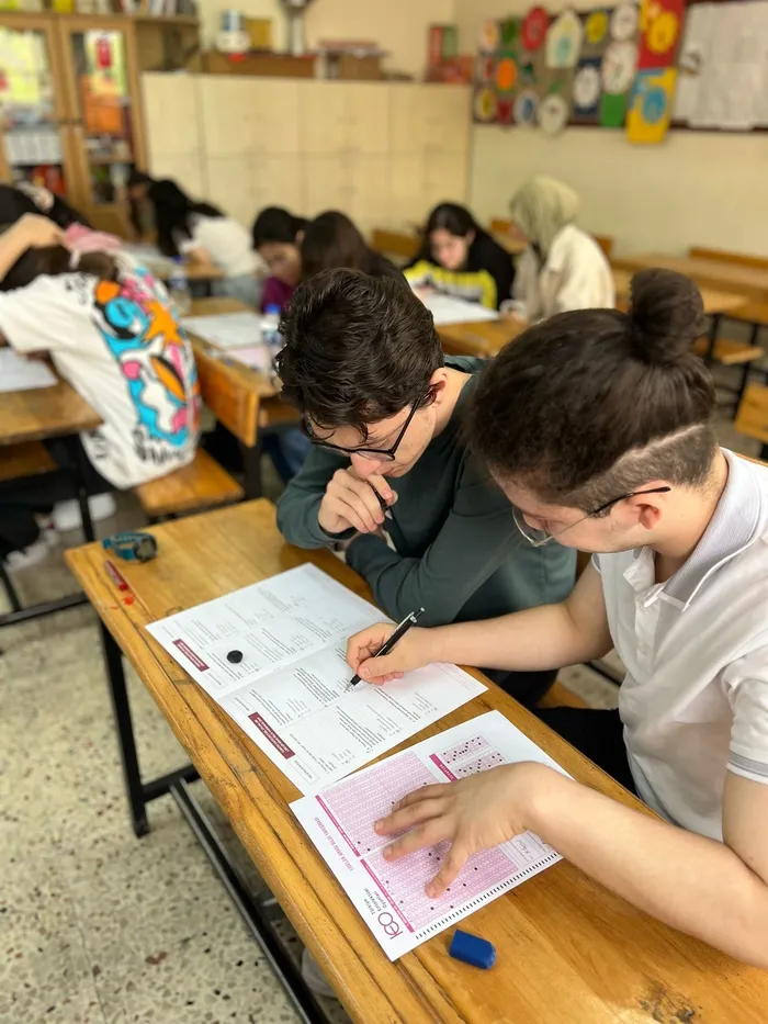 1715341095635.jpeg Türkiye Entelektüel Oyunları Liseler Arası Bilgi Yarışması'nda finale kalan öğrenciler belli oldu - 2