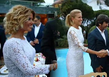 Gülben Ergen ile Burcu Esmersoy pişti oldu!