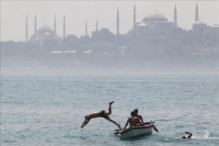 1722244423939.jpg Eyyam-ı bahur geri dönüyor! İstanbul kavrulacak! Termometreler 40 dereceyi gösterecek... - 1
