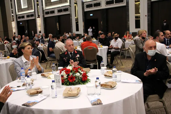 İstanbul Valisi Ali Yerlikaya’dan gazilere yemek