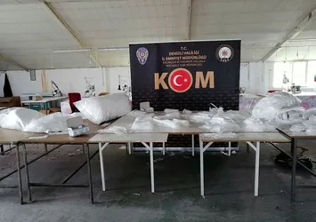 Denizli'de 19 bin kaçak tıbbi maske ele geçirildi