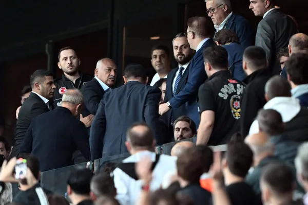 TFF Başkanı Mehmet Büyükekşi’ye soğuk duş! Beşiktaş taraftarının tezahüratları sonrası tribünleri terk etti