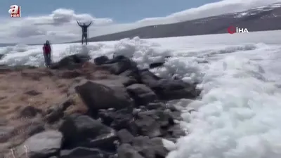 Çıldır Gölü çözülmeye başladı