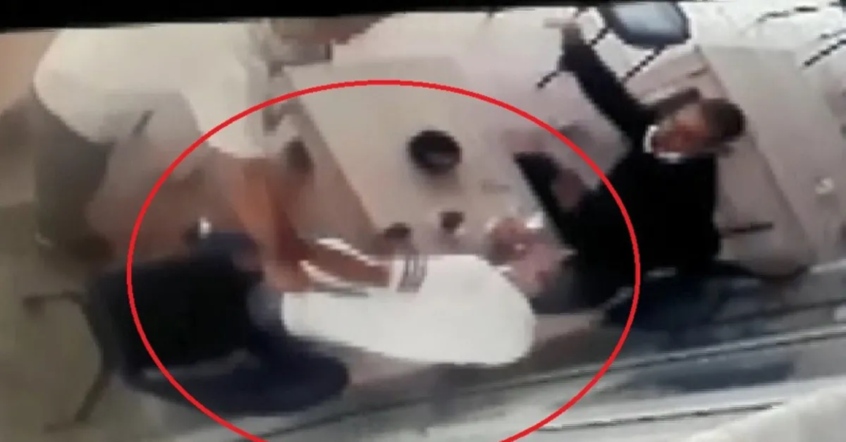 Çay içerken neye uğradığını şaşırdı! Dehşet anı güvenlik kamerasında