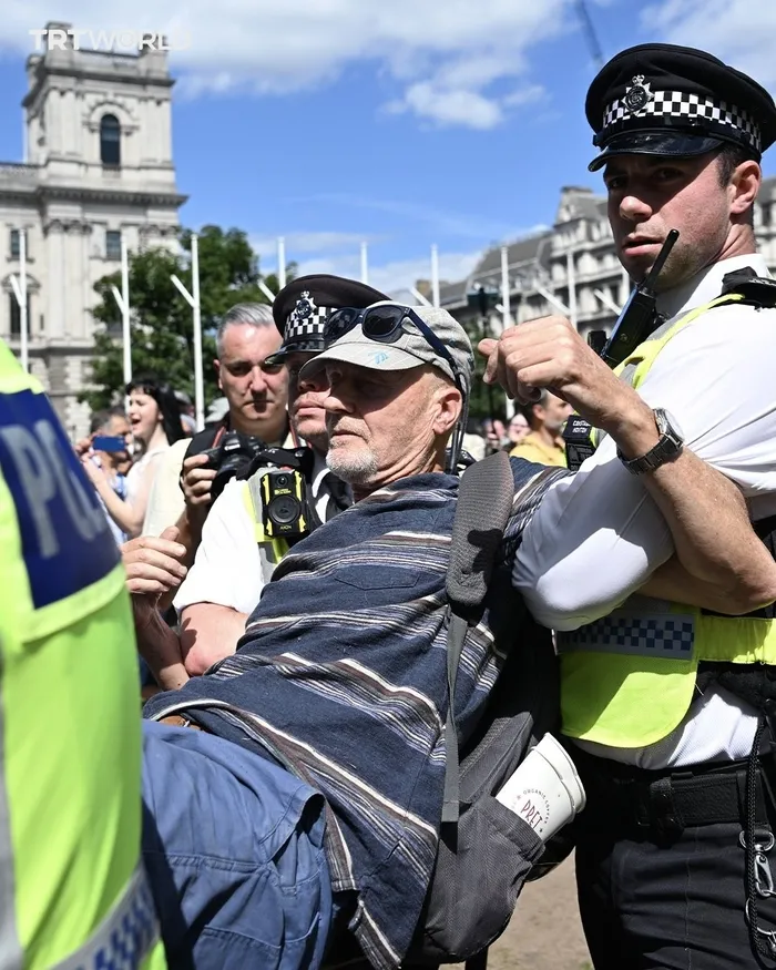 londrada-binler-gazze-icin-tek-yurek-oldu-polisten-gostericilere-sert-mudahale-1757176729470.jpg FOTOĞRAF (İHA)