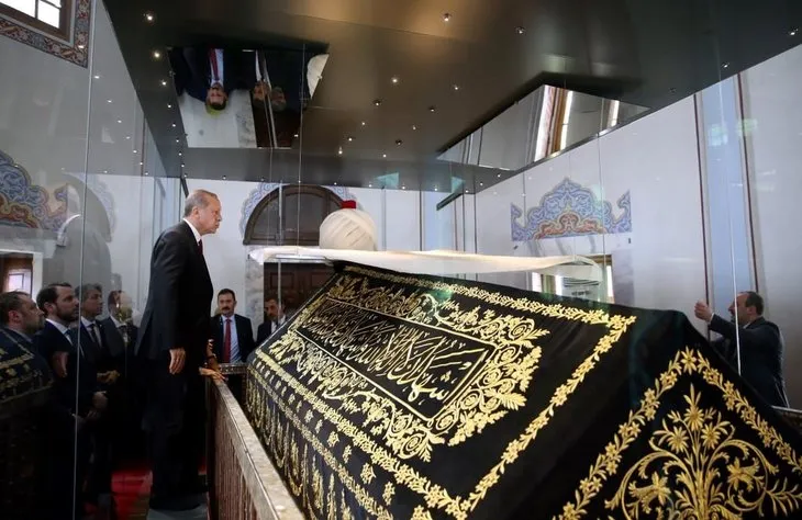 Cumhurbaşkanı Erdoğan’ın Yavuz Sultan Selim’in türbesini ziyareti etti