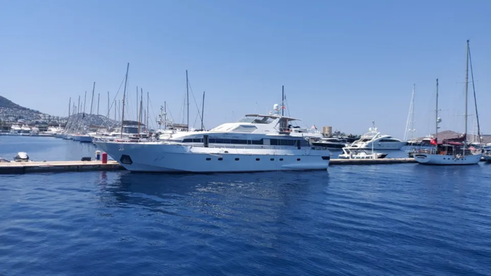 Muğla’da nefes kesen kovalamaca! Lüks yat ateş açılarak durduruldu